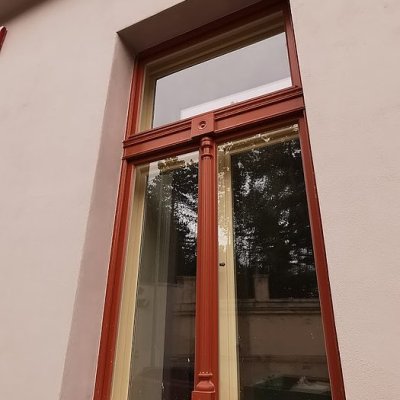 Krásné kastlové okno jako replika historického vzhledu a provedení