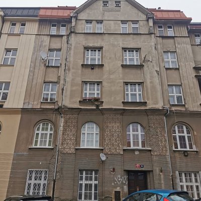 Budova s novými špaletovými okny